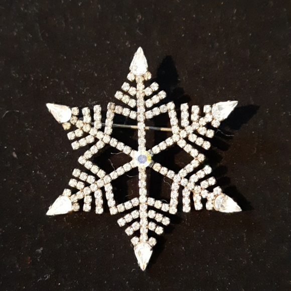 Snowflake brooch - Picture 1 of 1